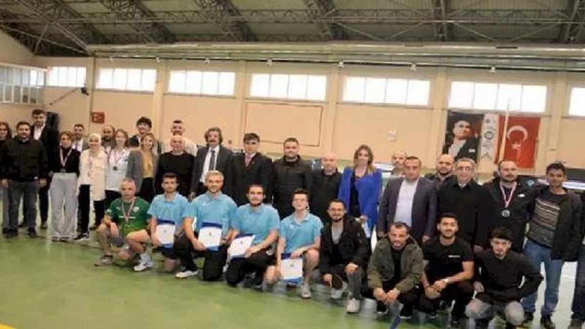 BUÜ'de masa tenisi turnuvası sonuçlandı