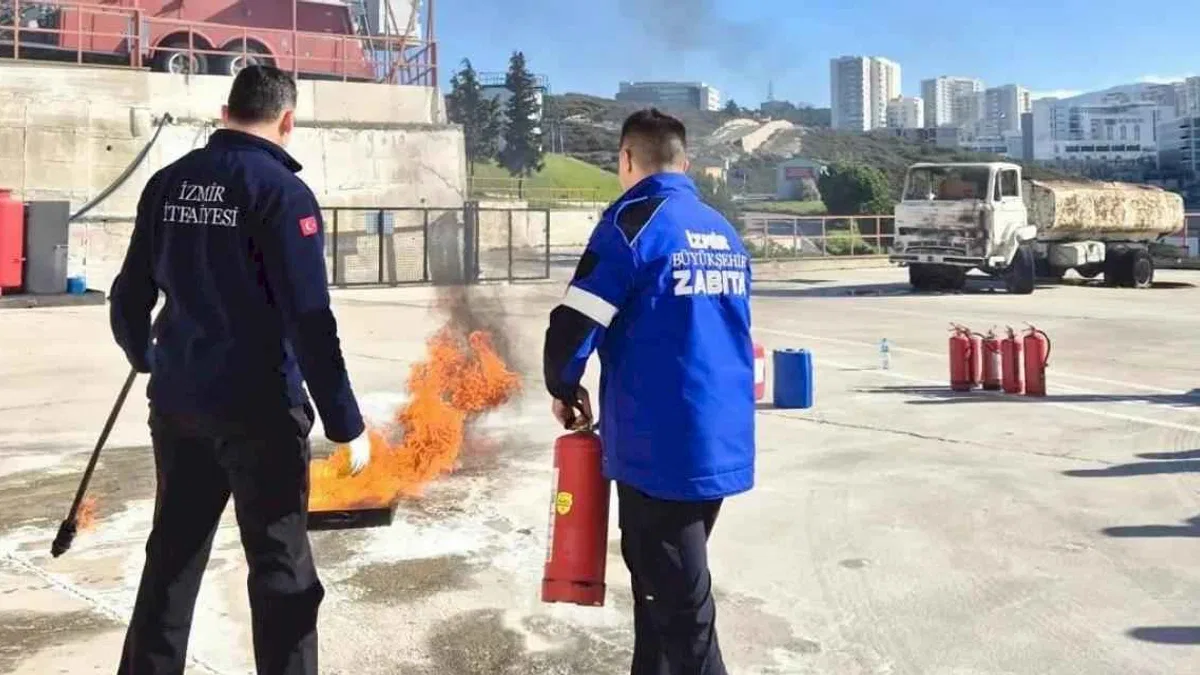 İzmir İtfaiyesi’nden zabıta personeline yangın güvenliği eğitimi