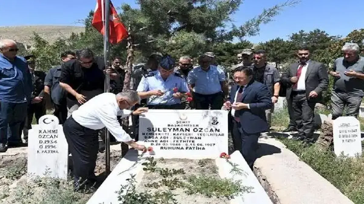 Kayseri'nin 15 Temmuz şehitlerine ziyaret