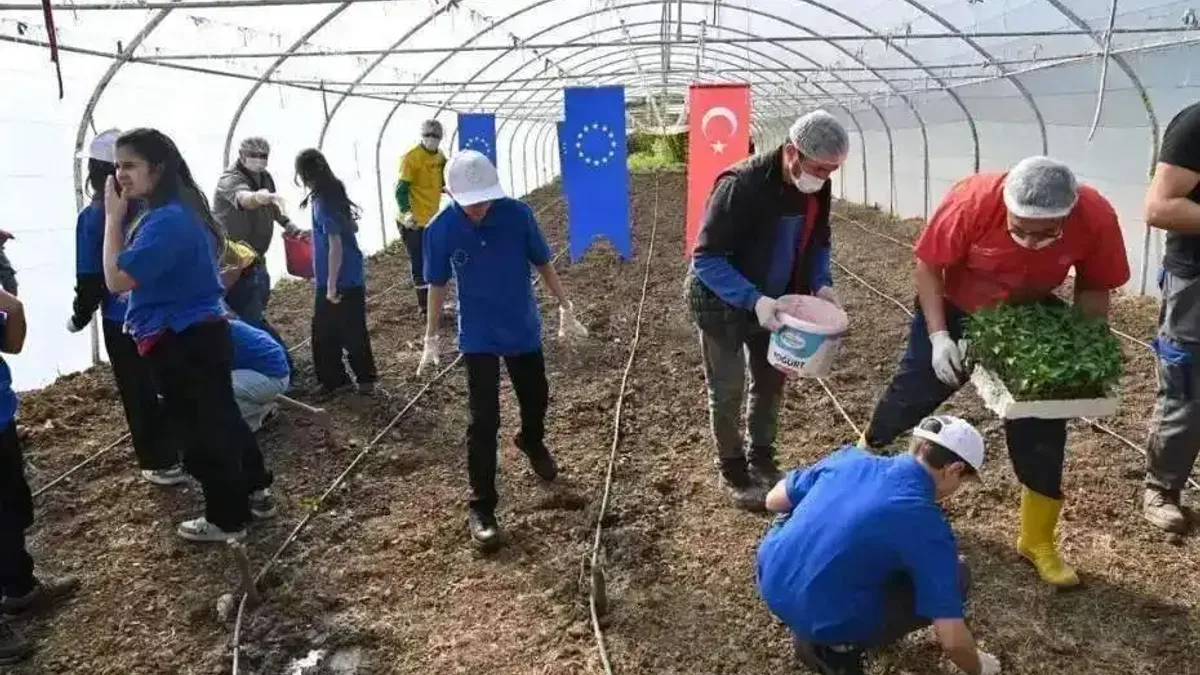 Kocaeli’de çocuklar toprakla buluştu