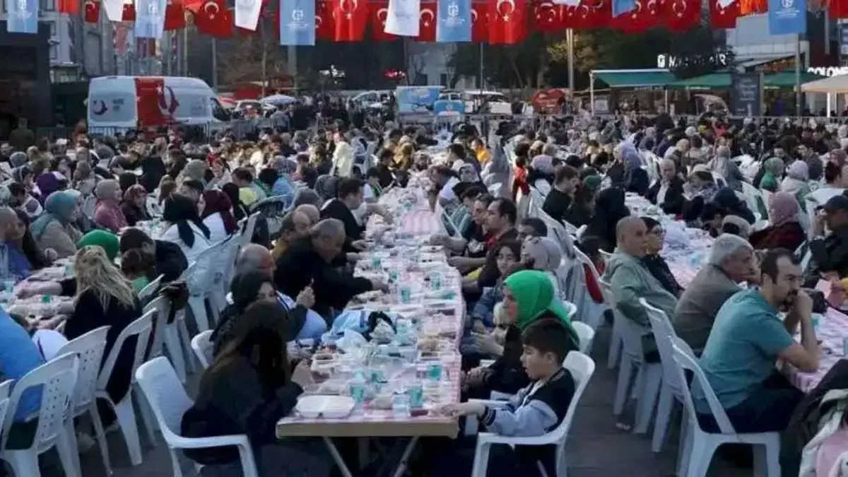 Kocaeli Büyükşehir’in iftar sofrası her gün 3 bin kişiyi ağırlıyor