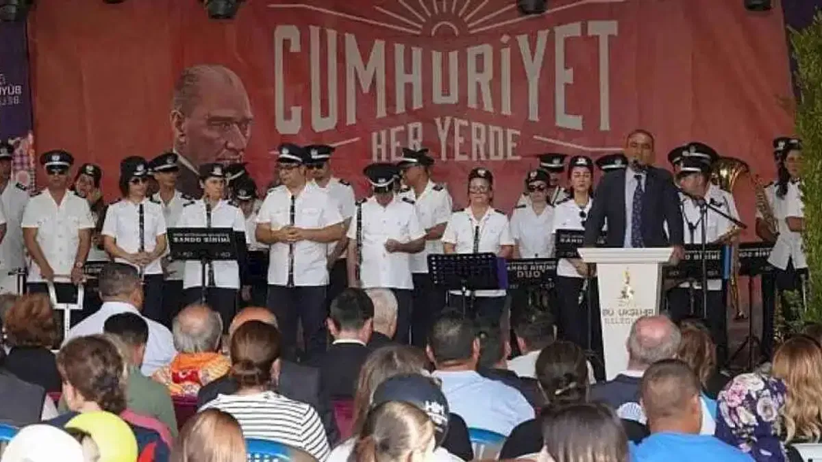 Cumhuriyet coşkusu Kemalpaşa'da başladı