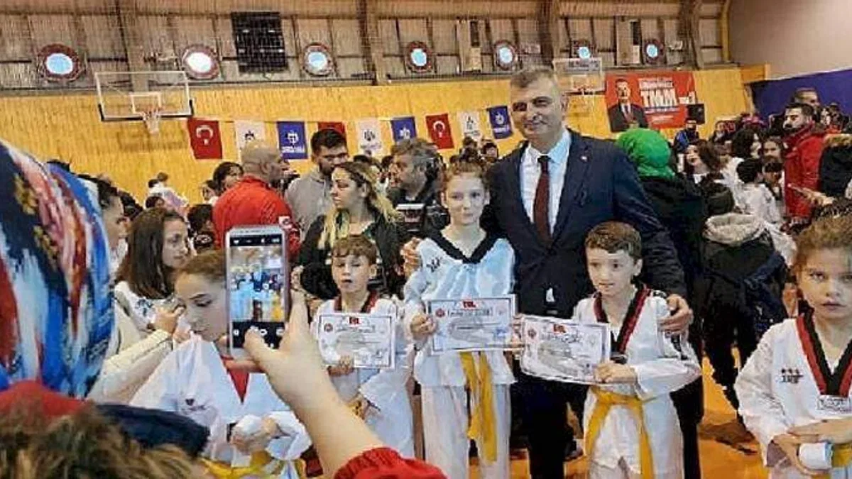 410 Gölcük Belediyesi Taekwando Sporcusu Kuşak Atladı