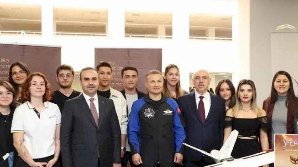 Bakan Kacır ve ilk Türk astronot Gezeravcı Dokuz Eylül'de