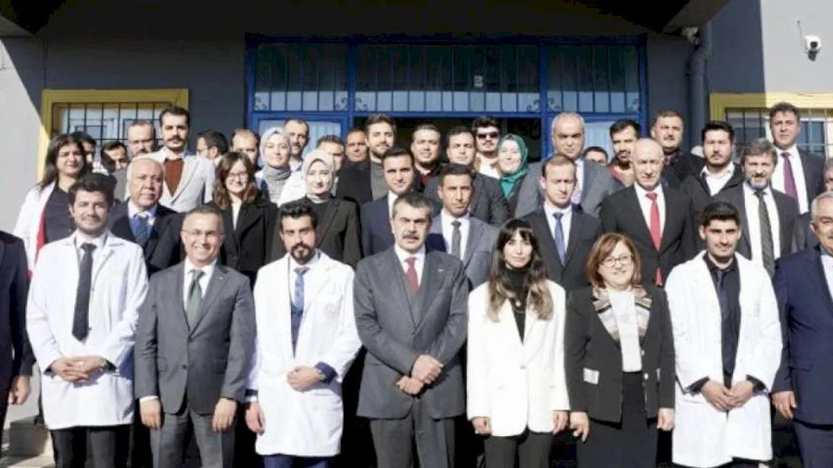 Bakan Tekin'den Gaziantep temasları