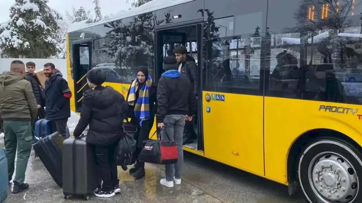 Malatya Büyükşehir, hastalara ve yolda mahsur kalanlara yardım etti