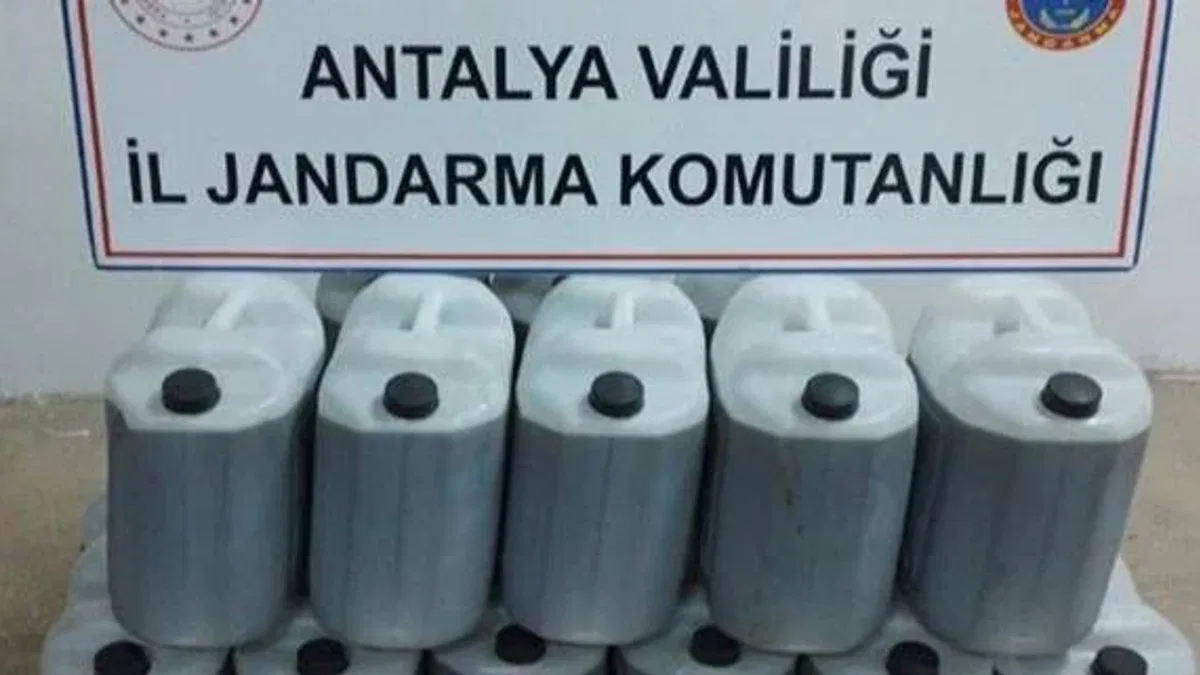 Antalya'da 6 bin litre sahte zeytinyağı ele geçirildi