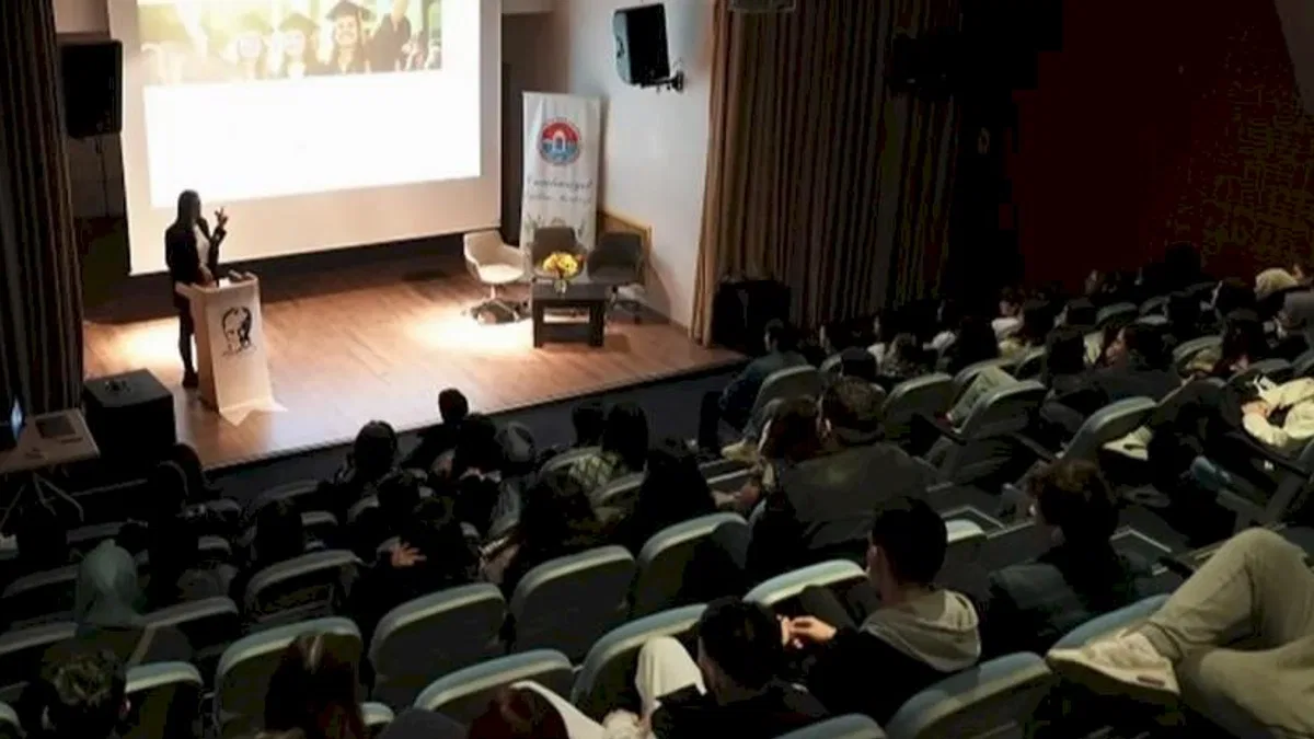 Maltepe Belediyesi’nden öğrencilere kariyer rehberliği