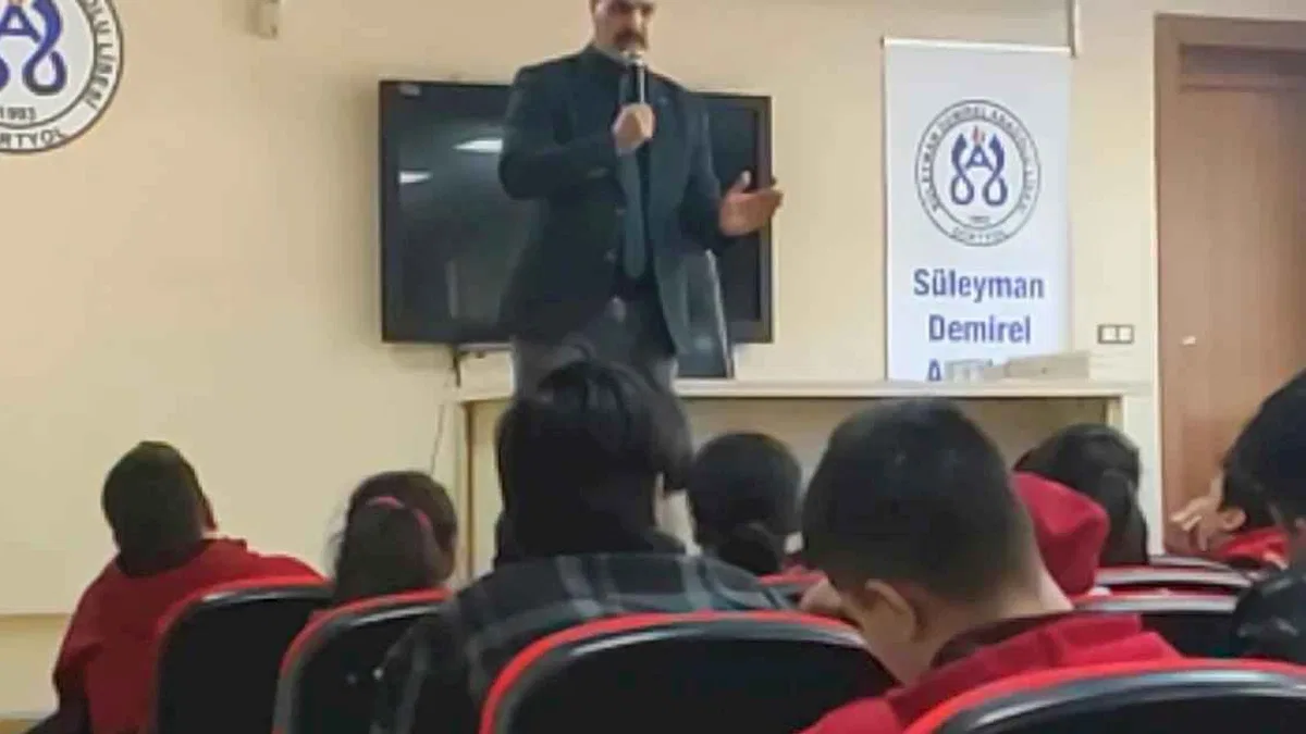 Hatay Dörtyol’da 'Başarıda Arkadaş Seçimi' konferansları
