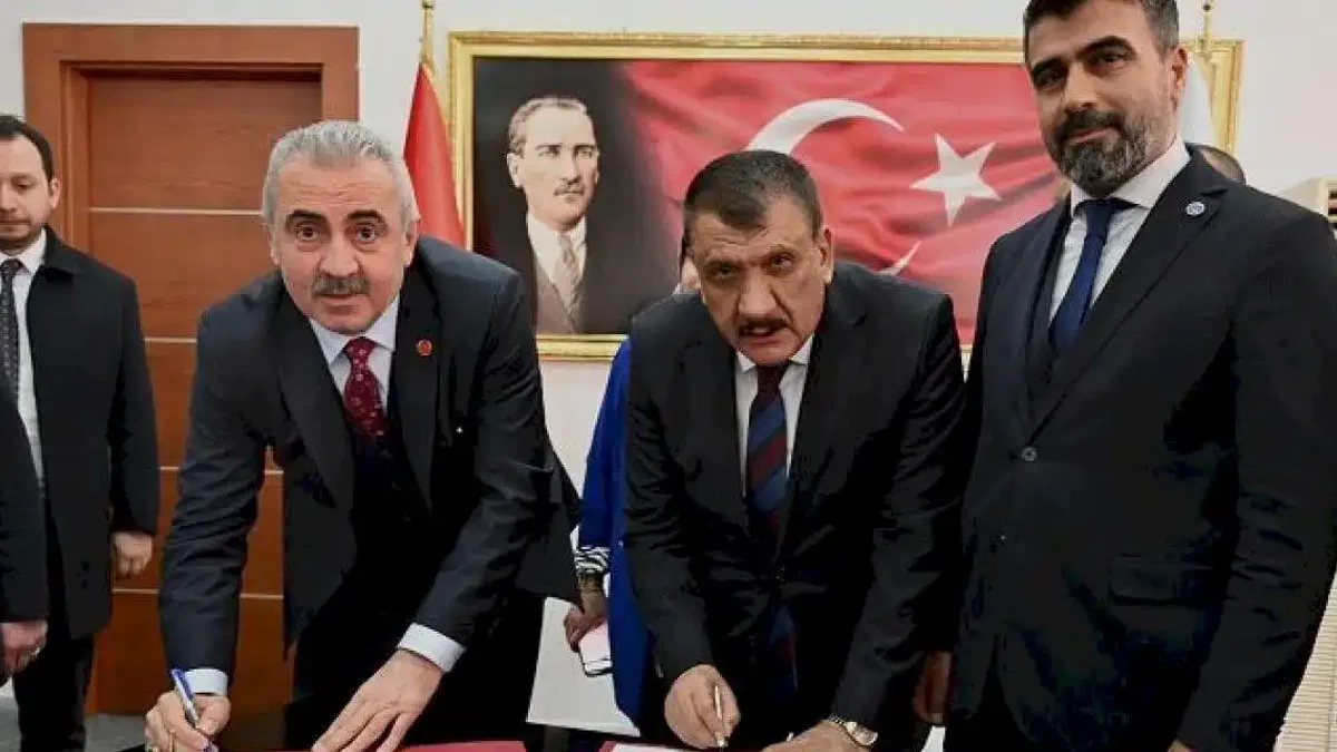 Malatya'da Büyükşehir ile Hizmet İş Sendikası arasında sözleşme imzalandı