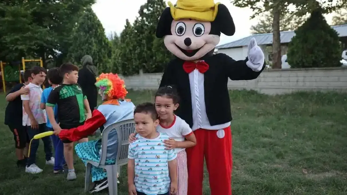 Sakarya'da 'Mutluluk Tırı' mahalle mahalle geziyor