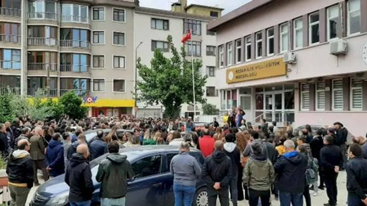 Öğretmenler İbrahim Oktugan için eylem yaptı