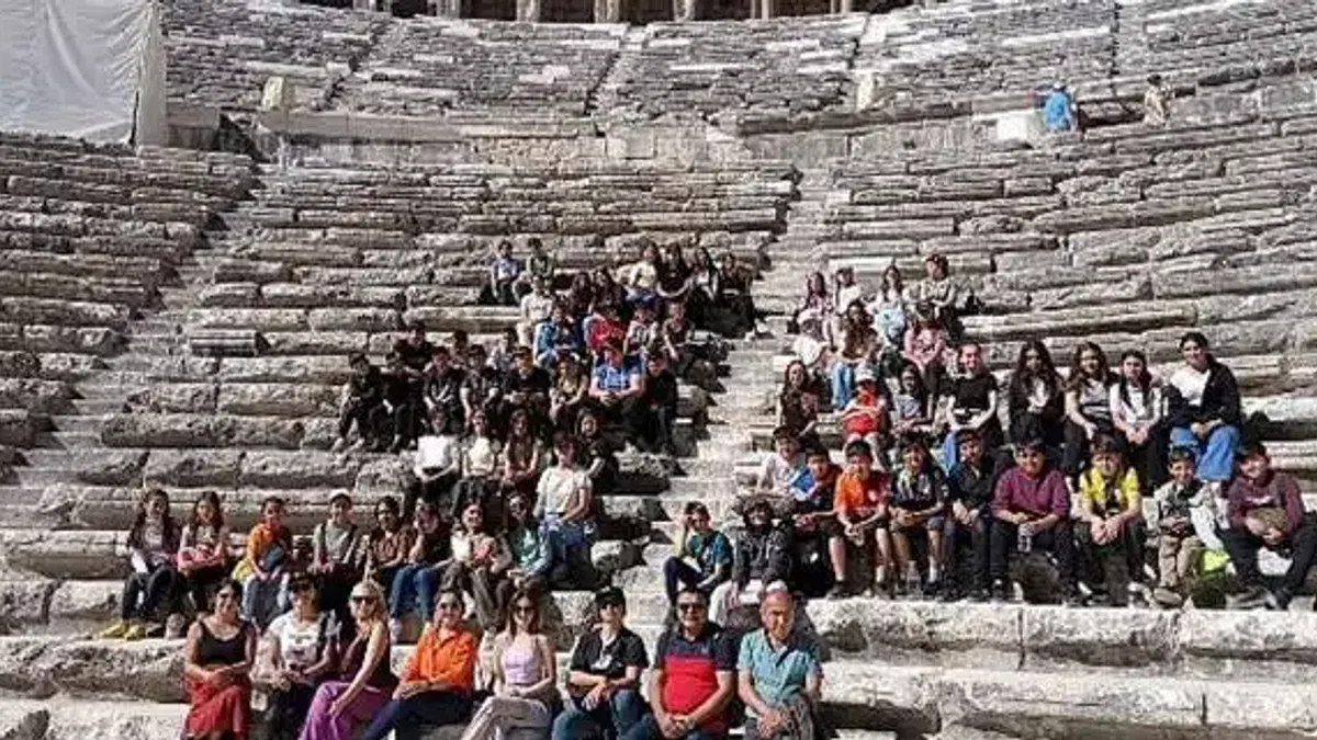 Antalya Büyükşehir'den Cumhuriyet Haftasında Çocuklara Aspendos-Side Tanıtım Gezisi
