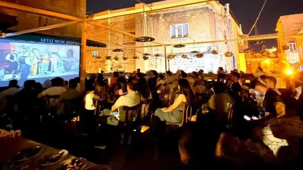 Mardin'de sinema rüzgârı... 'Sesimi Taşı' filminin galasına yoğun ilgi