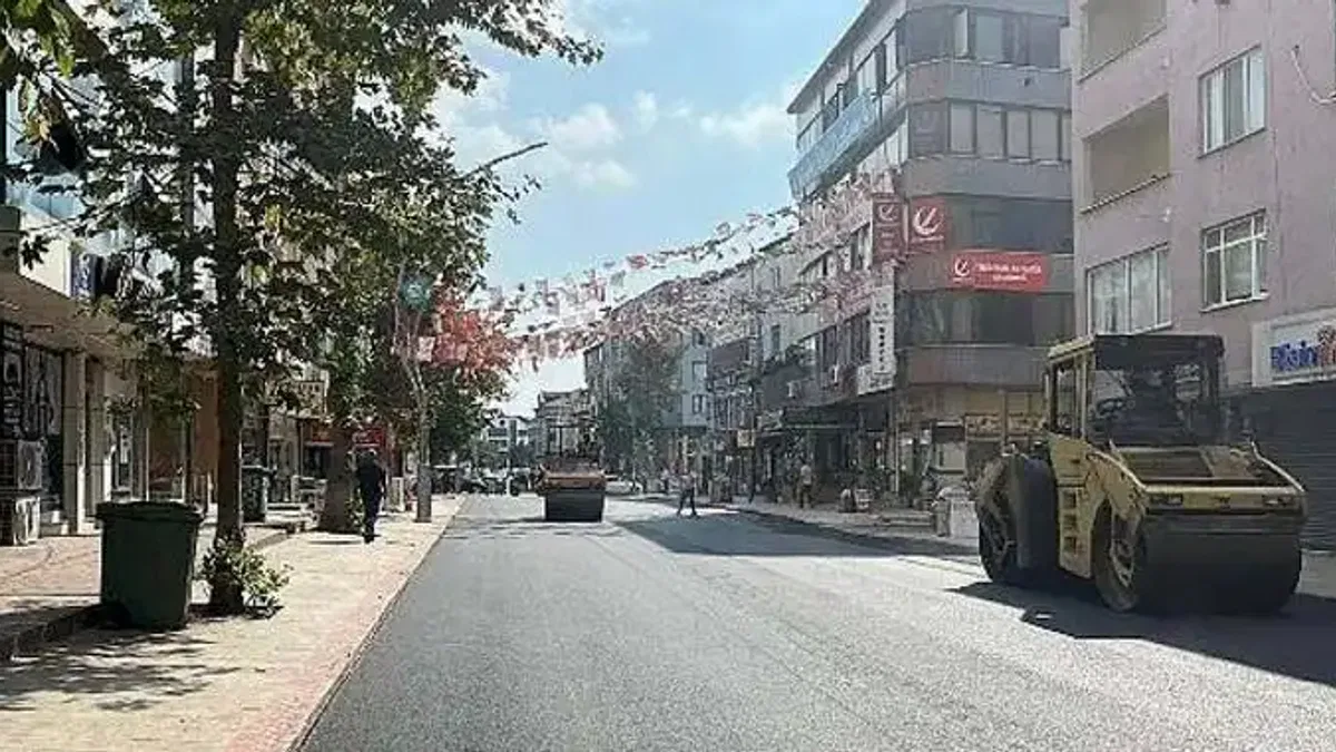 Körfez Adnan Kahveci Caddesi ve Atatürk Bulvarı Asfaltlanıyor