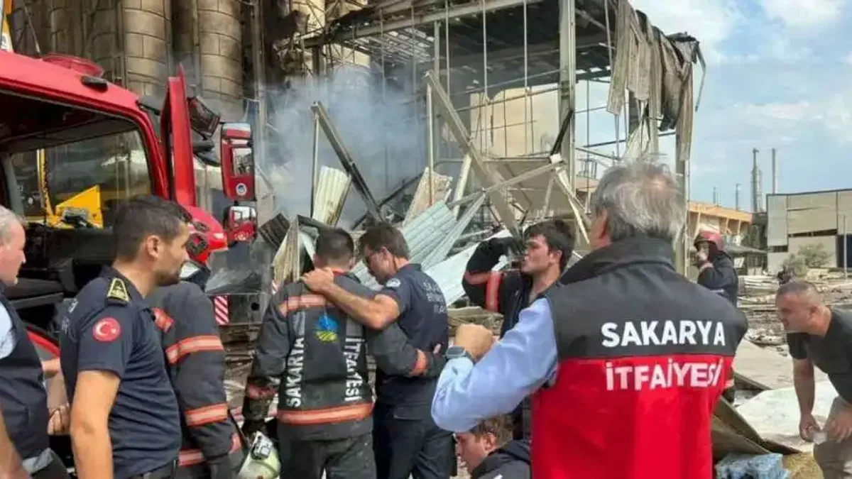 Sakarya makarna fabrikasında patlama! Yangın kontrol altında