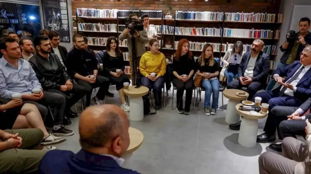 Başkan Tugay'dan gençlere siyasete katılım çağrısı