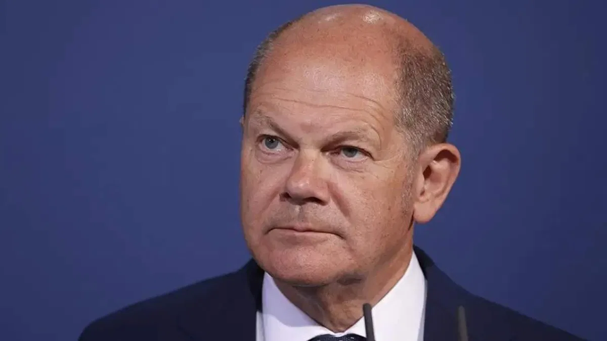 Scholz, ülkede eğitim gören Ukraynalı askerleri ziyaret etti