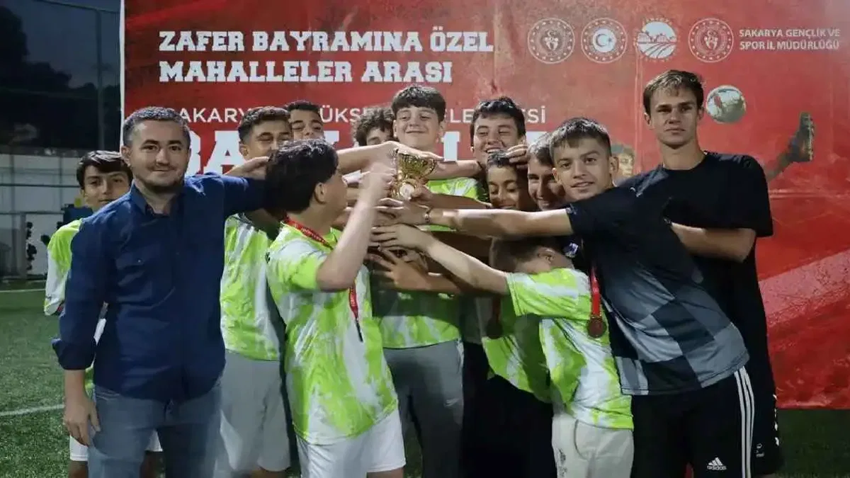 Sakarya'da Başkanlık Futbol Kupası’nda şampiyon Göktepe oldu