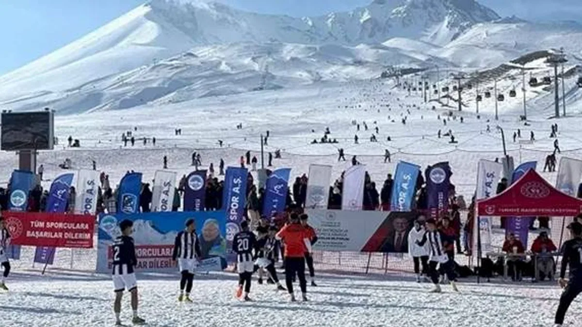 Kayseri Erciyes'te Kar Ragbi heyecanı başladı
