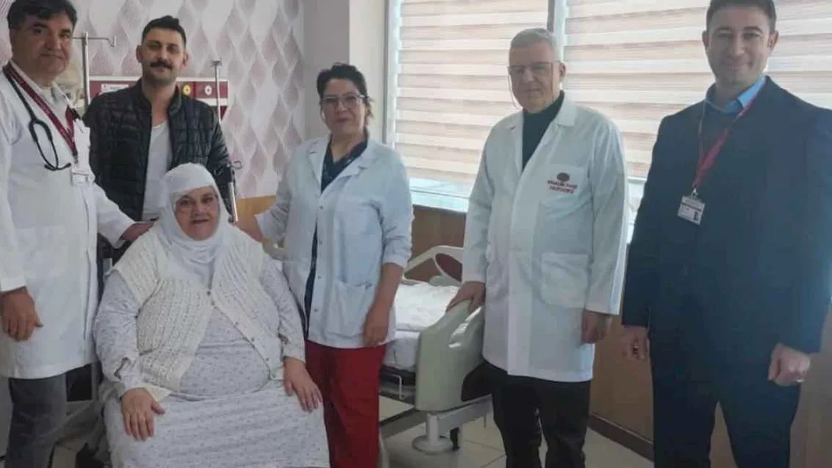 Mardin'de kalbi duran 250 kiloluk hasta kalp masajıyla yaşama tutundu