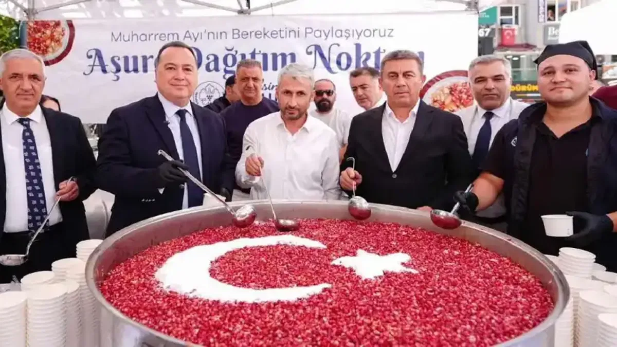 Manisa Büyükşehir’den 20 bin kişiye aşure ikramı