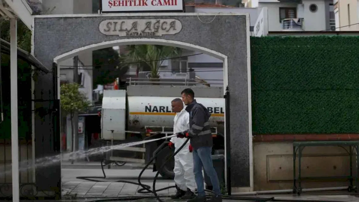 İzmir Narlıdere’de ibadethanelere bayram temizliği