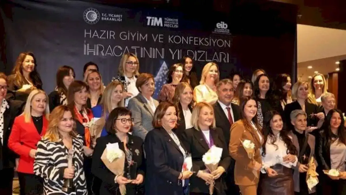 Moda endüstrisinin yıldızları ödüllerine kavuştu