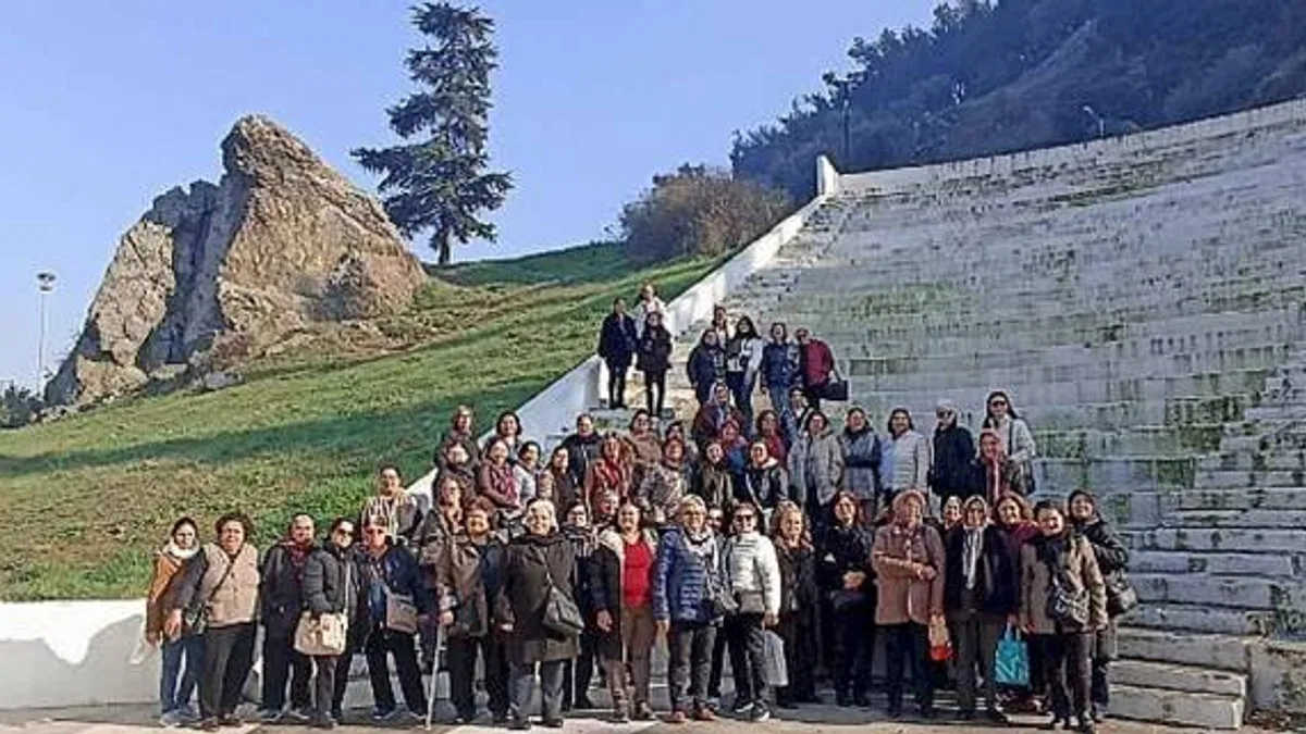 82 Kişilik Akhisarlı Kafile Manisa'yı Adım Adım Gezdi