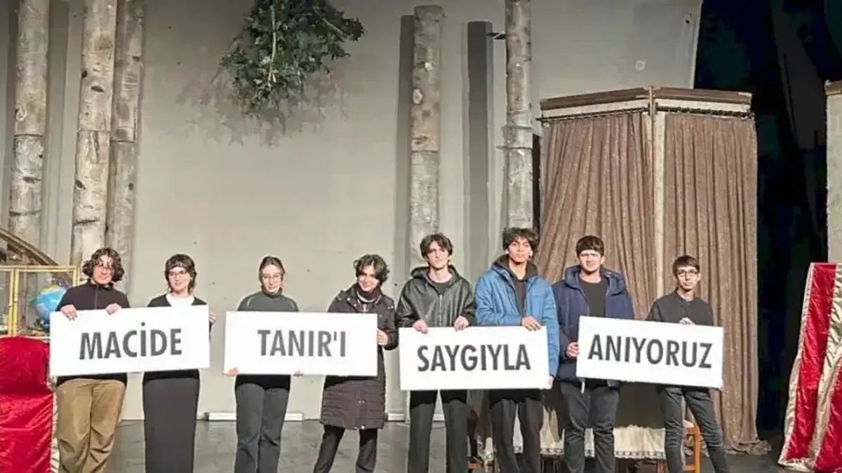 TEV bağışçısı usta sanatçı sahnede anıldı