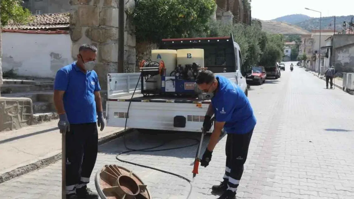 İzmir Efes Selçuk’ta kapsamlı ilaçlama seferberliği