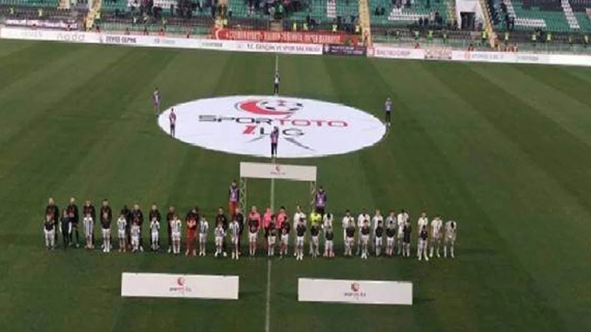 Gergin geçen Denizlispor-Sakaryaspor maçında ceza yağmuru