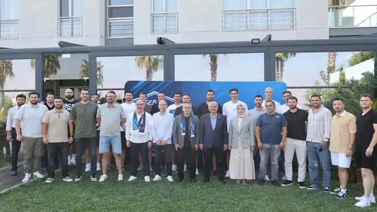 Kocaeli Gebze'de voleybol takımı yeni sezona hazırlanıyor