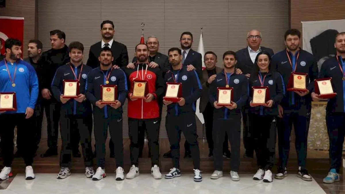 Şampiyonlar ödül töreninde buluştu