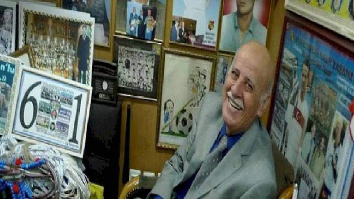 Futbol camiası Ahmet Suat Özyazıcı için başsağlığı mesajları yayımladı
