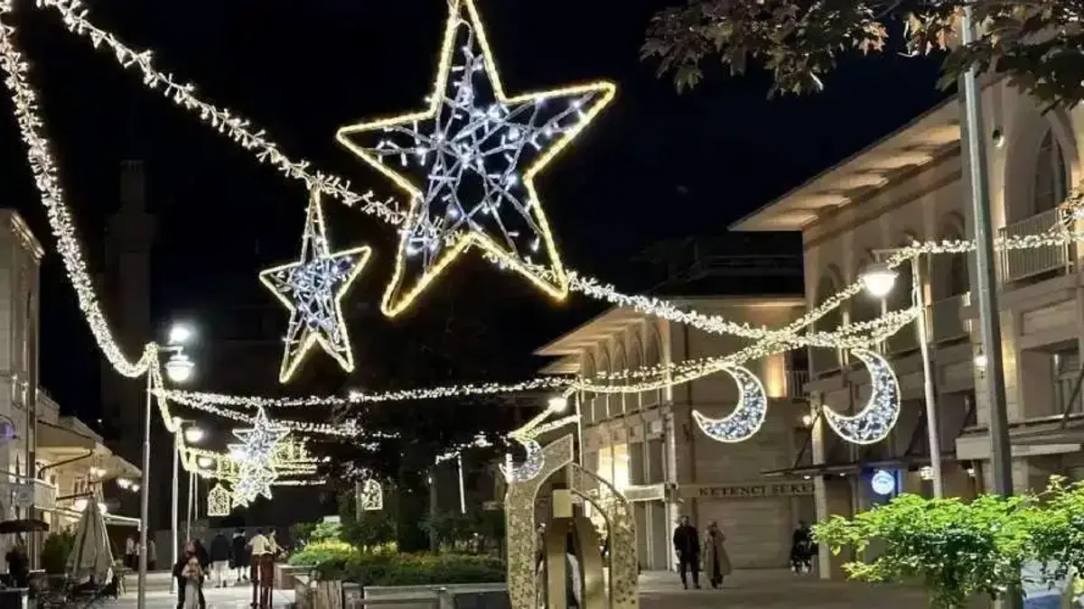 Konya bayram coşkusunu şehir süslemelerine yansıttı