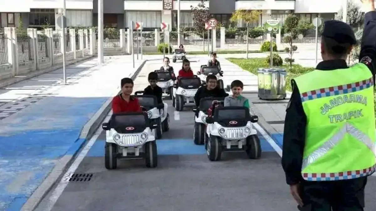 Konya Karatay'da trafik kültürü küçük yaşlarda kazandırılıyor