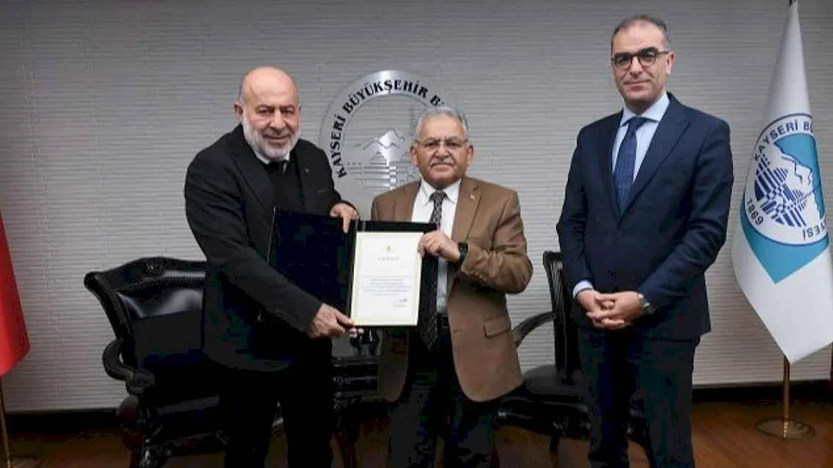 Kayseri Erciyes'te Kar Motosikleti Şampiyonası heyecanı