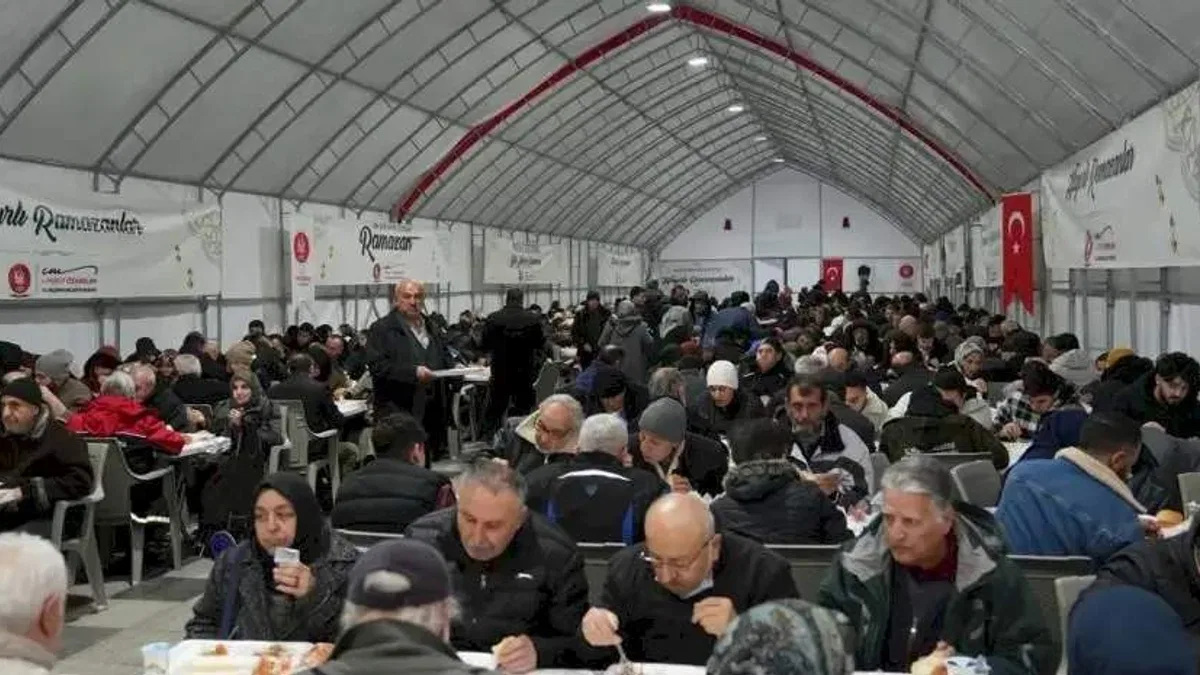 Keçiören'de 450 bin kişi iftar sofrasında buluştu