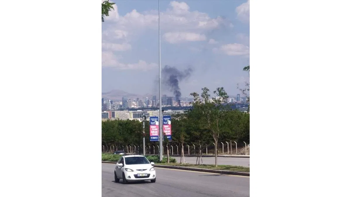 Başkentte hurda yüklü kamyonda yangın çıktı