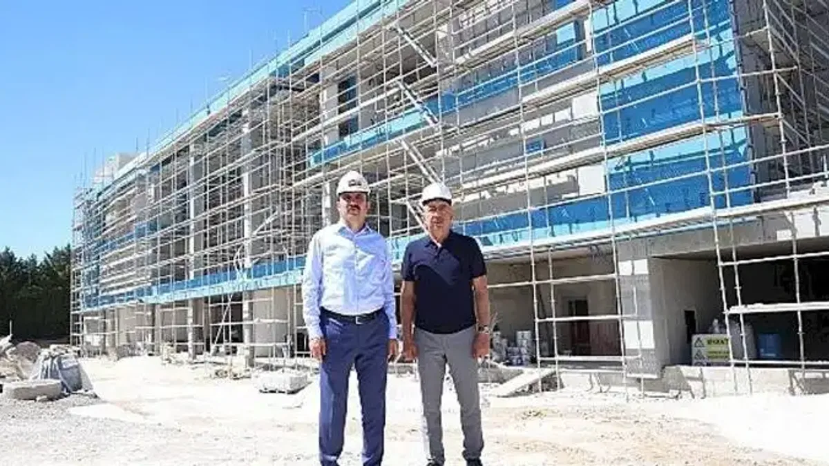 Başkan Altay ve Başkan Kavuş Yaka Sosyal Tesisleri inşaatını inceledi