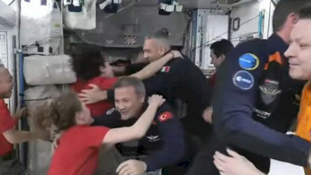 Türk astronot Gezeravcı'nın da olduğu Axiom-3 ekibi istasyonda