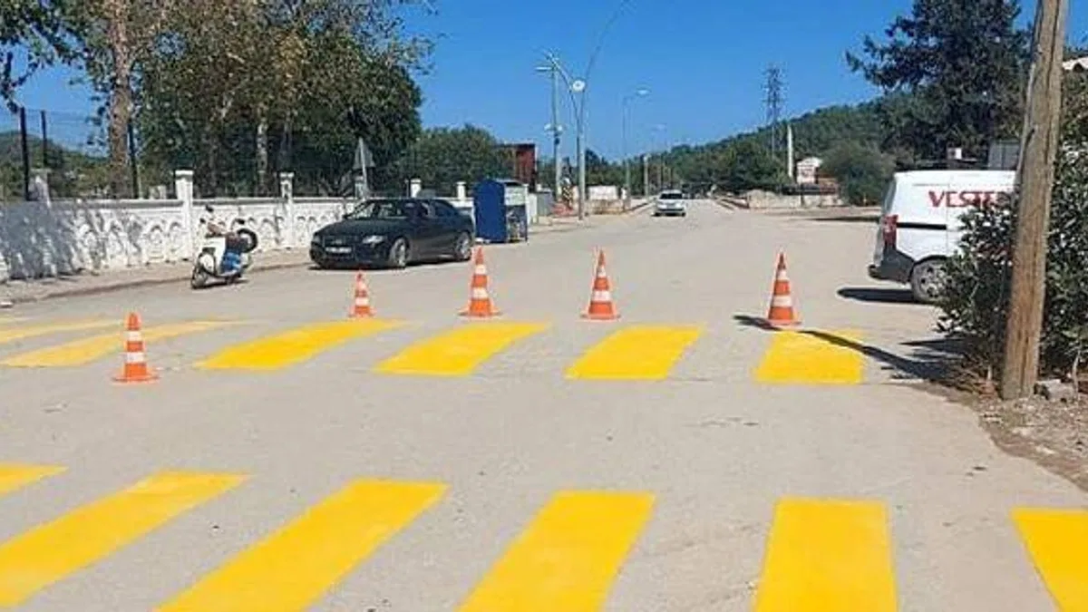 İlçe Genelinde Okul Yollarındaki Yaya Geçitleri Yeniden Boyanıyor