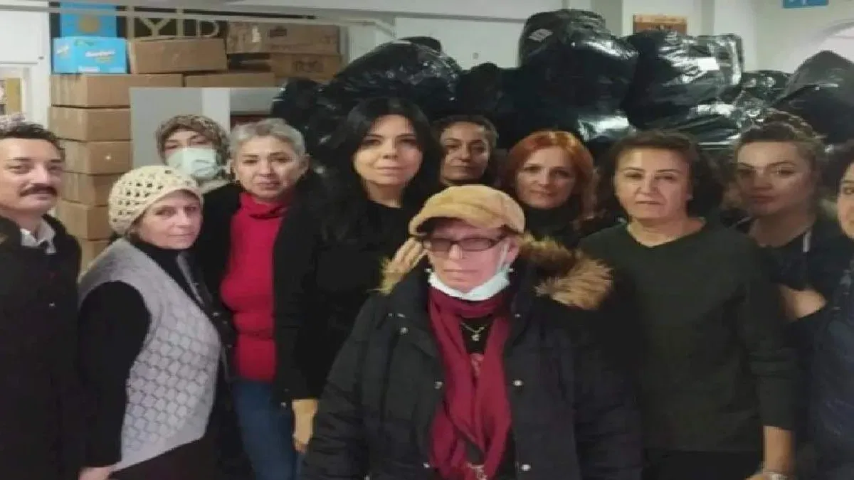 İYİ Parti İzmit’ten depremzedelere destek
