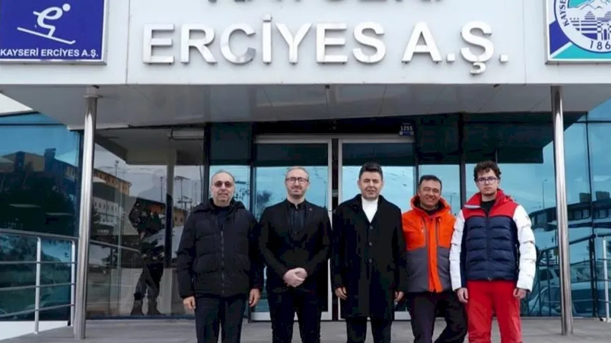 Kayseri'de Ulaştırma Bakan Yardımcısı'na Erciyes sunumu