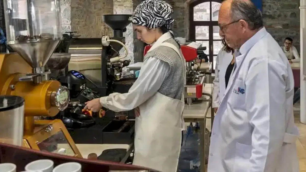İzmir'de otizmli gençlere barista eğitimi desteği