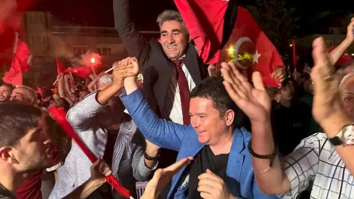 Başkan Aydın, milli maç coşkusunu vatandaşlarla yaşadı