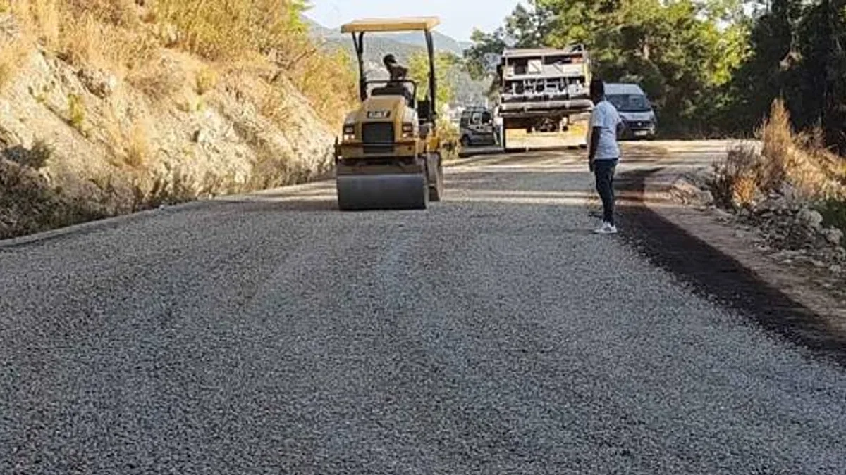 Alanya'da Bayırkozağacı, Güzelbağ ve Katı Atık Tesisi yolu asfaltlandı