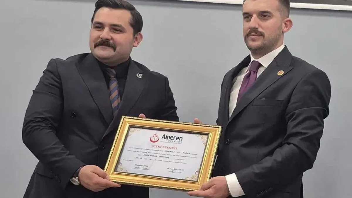 Alperen Ocakları Darıca'da yeni dönem... Adem Akkaş mazbatasını aldı