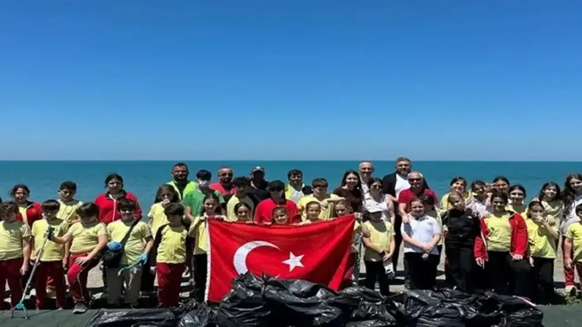 Trabzon’da Ayasofya sahilinde çevre temizliği etkinliği